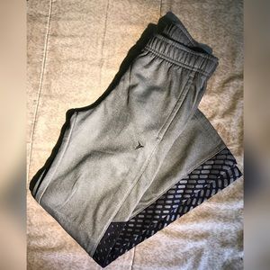 🌵 Old Navy grey and black pants